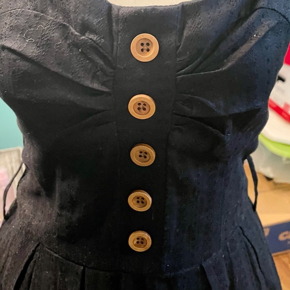 2 Charlotte Russe WHITE PLEAT & BLACK BUTTON DETAIL - Picture 6 of 8